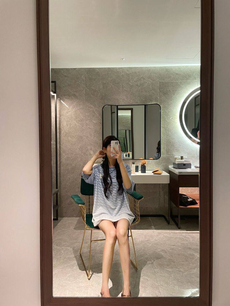 青岛水中萧一下就起来了，口活无齿感，小穴紧致会夹水多妹妹