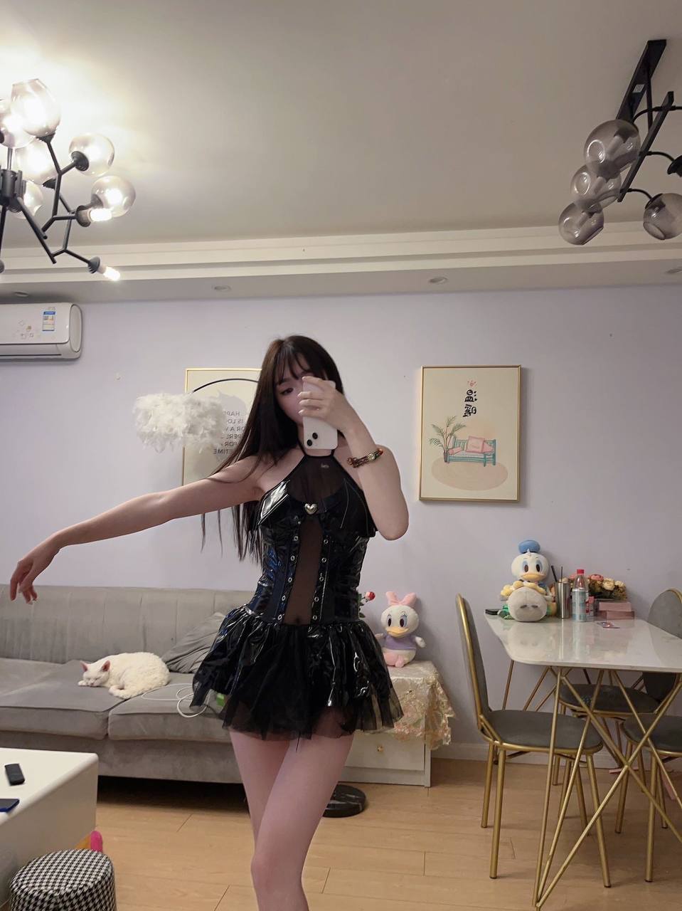 天津175E丰满小妹 纯欲大胸 迷离的小眼神