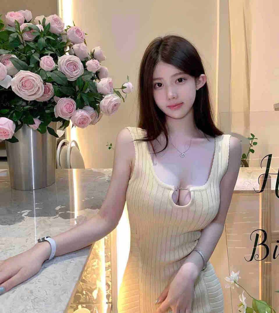 福州璐儿清纯精致脸  纯欲风漫画身材蜜桃