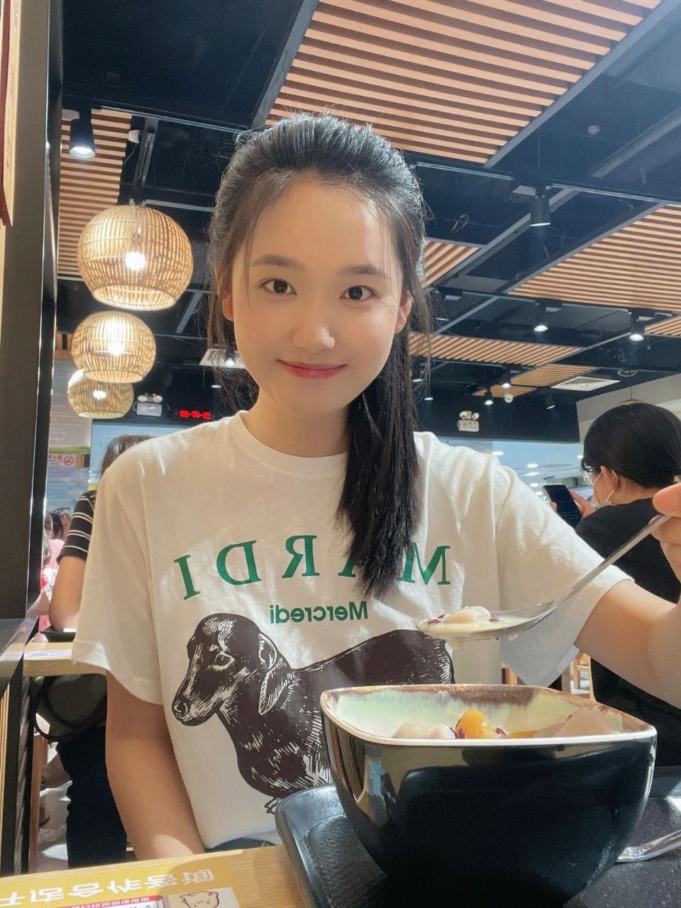 青岛阳光女孩甜蜜乖巧