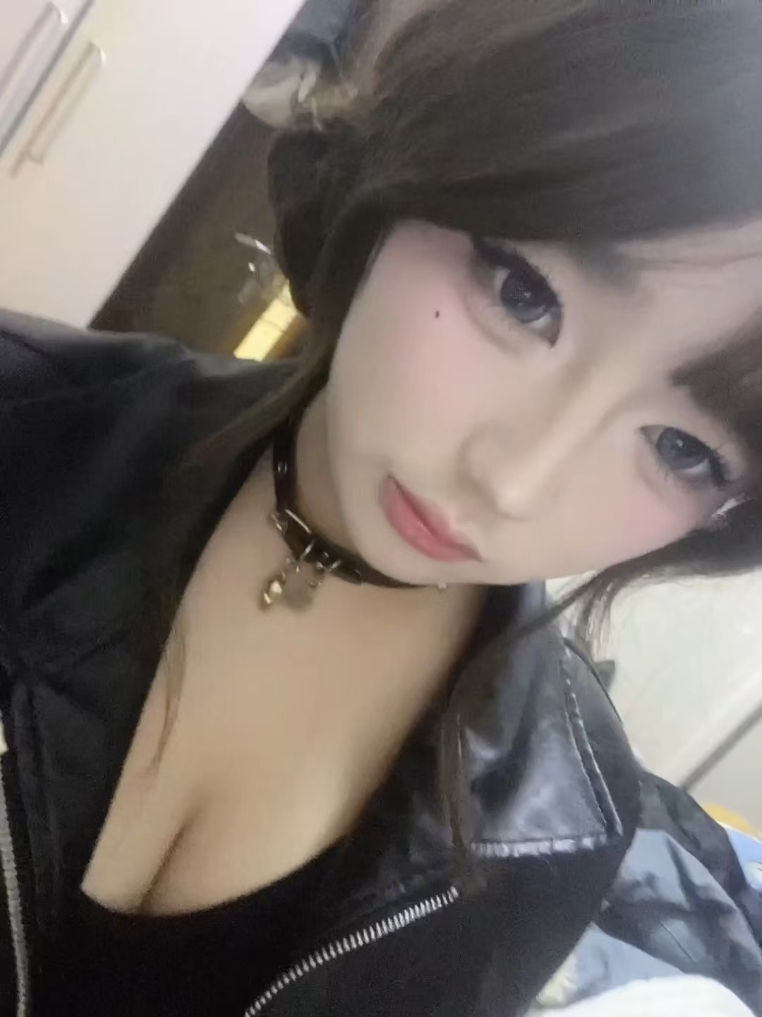 成都 性感小姐姐兼职，皮肤光滑细腻 胸大身材好