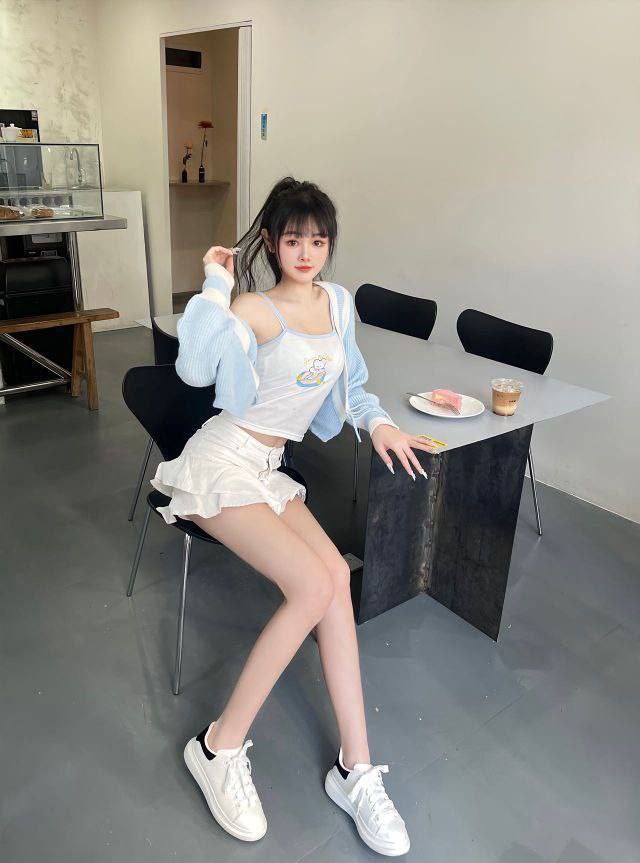 佛山性感尤物，奶软逼肥穴紧汁多，制服诱惑，69式情趣互动，超会自动