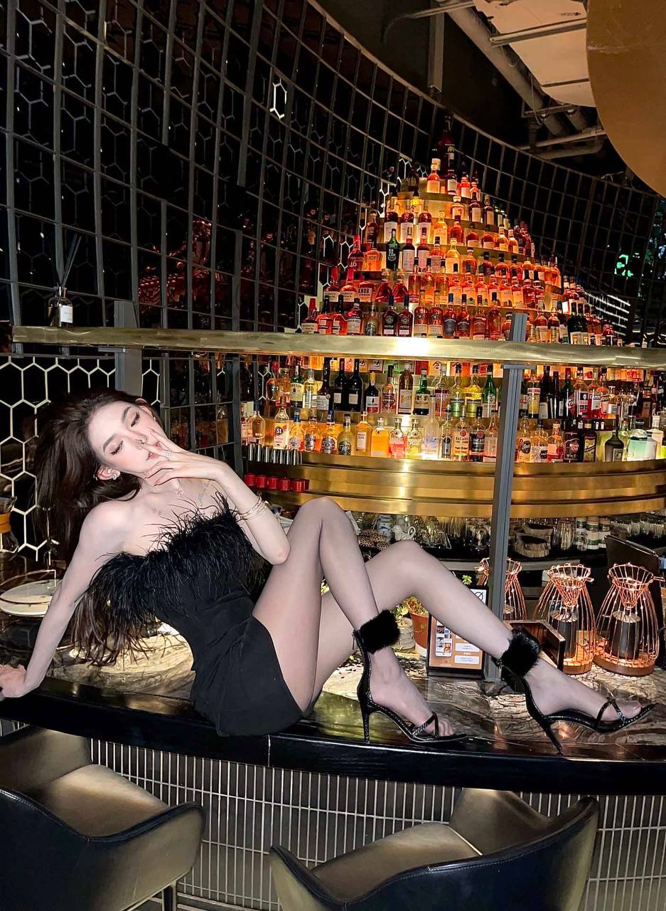 连云港新茶168E，肌肤嫩滑逼肥穴紧汁多，淫荡想口爆吞精