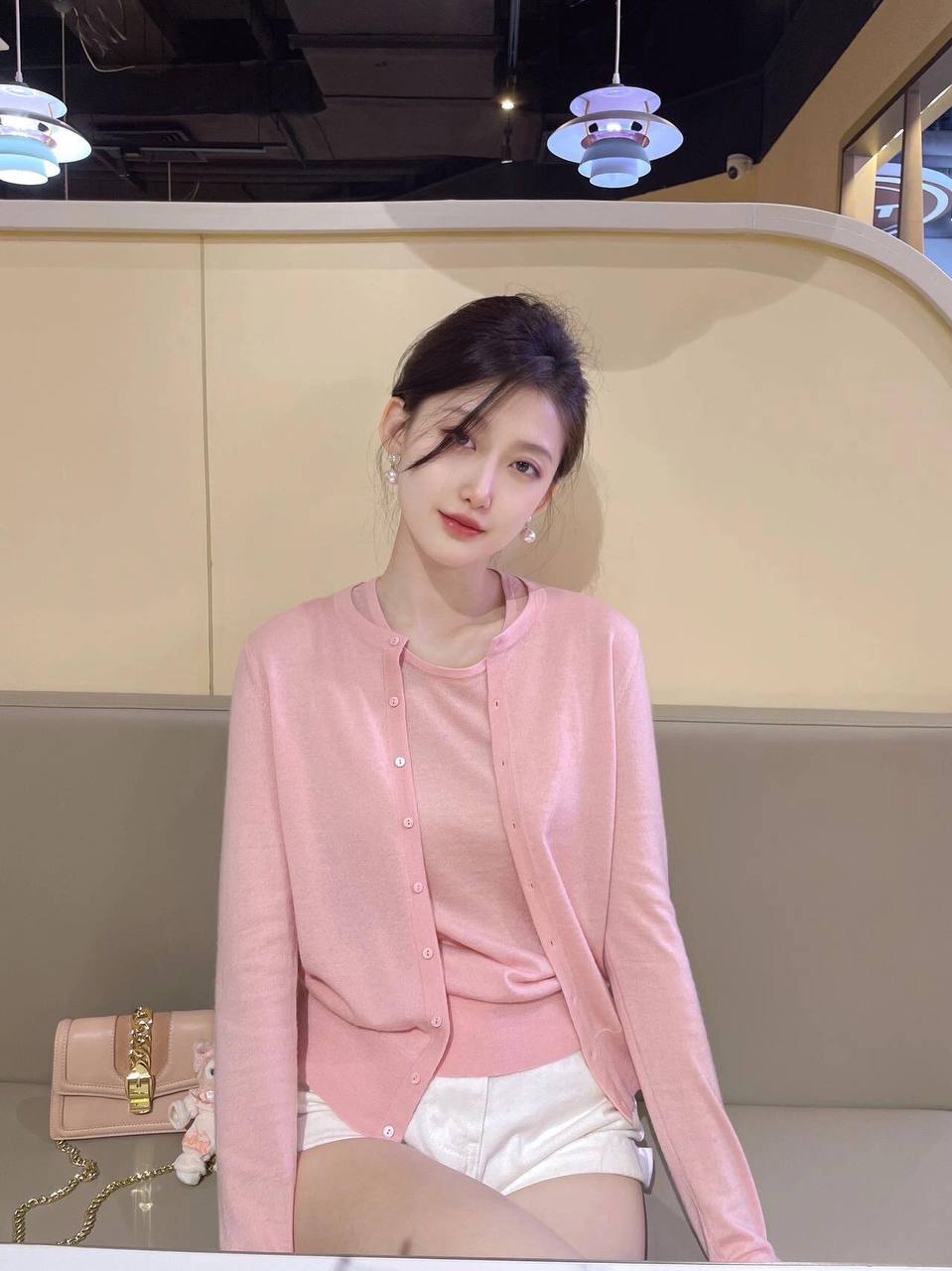 上海市卢湾区开朗的商场职员