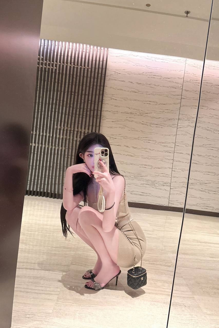 深圳漂亮小姐姐刚下海，胸很软推的舒服