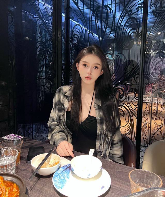 贵阳调情一流 水中萧 服务主动 口活无齿感 小穴紧致水多