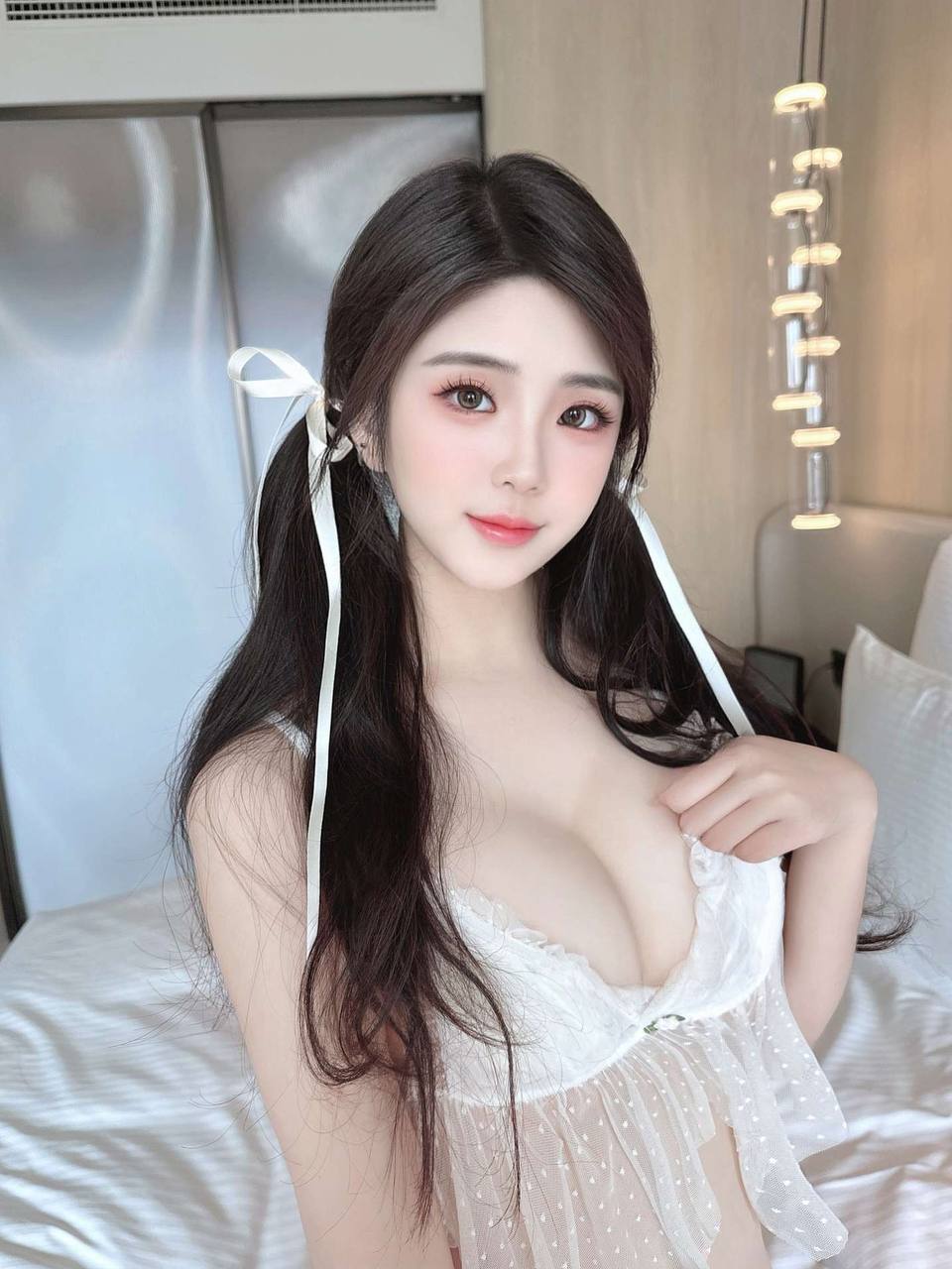 深圳治愈系甜妹超级超级无敌反光白