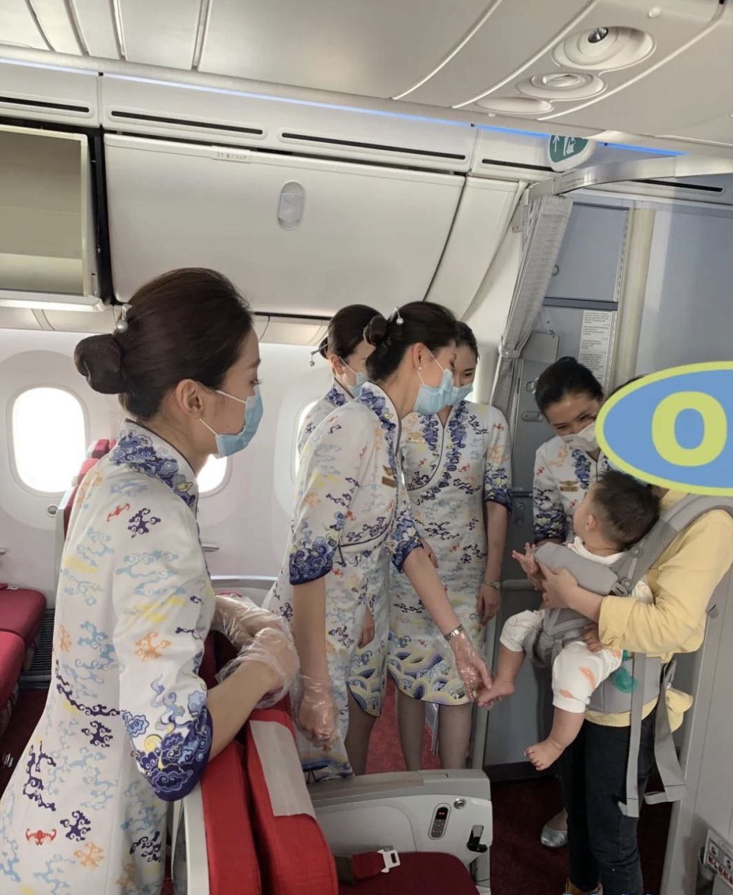 上海叶馨星悦176c海航空姐 身体柔软 解锁更多姿势 期待与您相遇