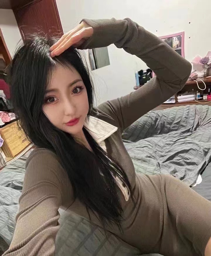 上海清纯妹妹 粉嫩B紧 会吸会舔爆爆爆