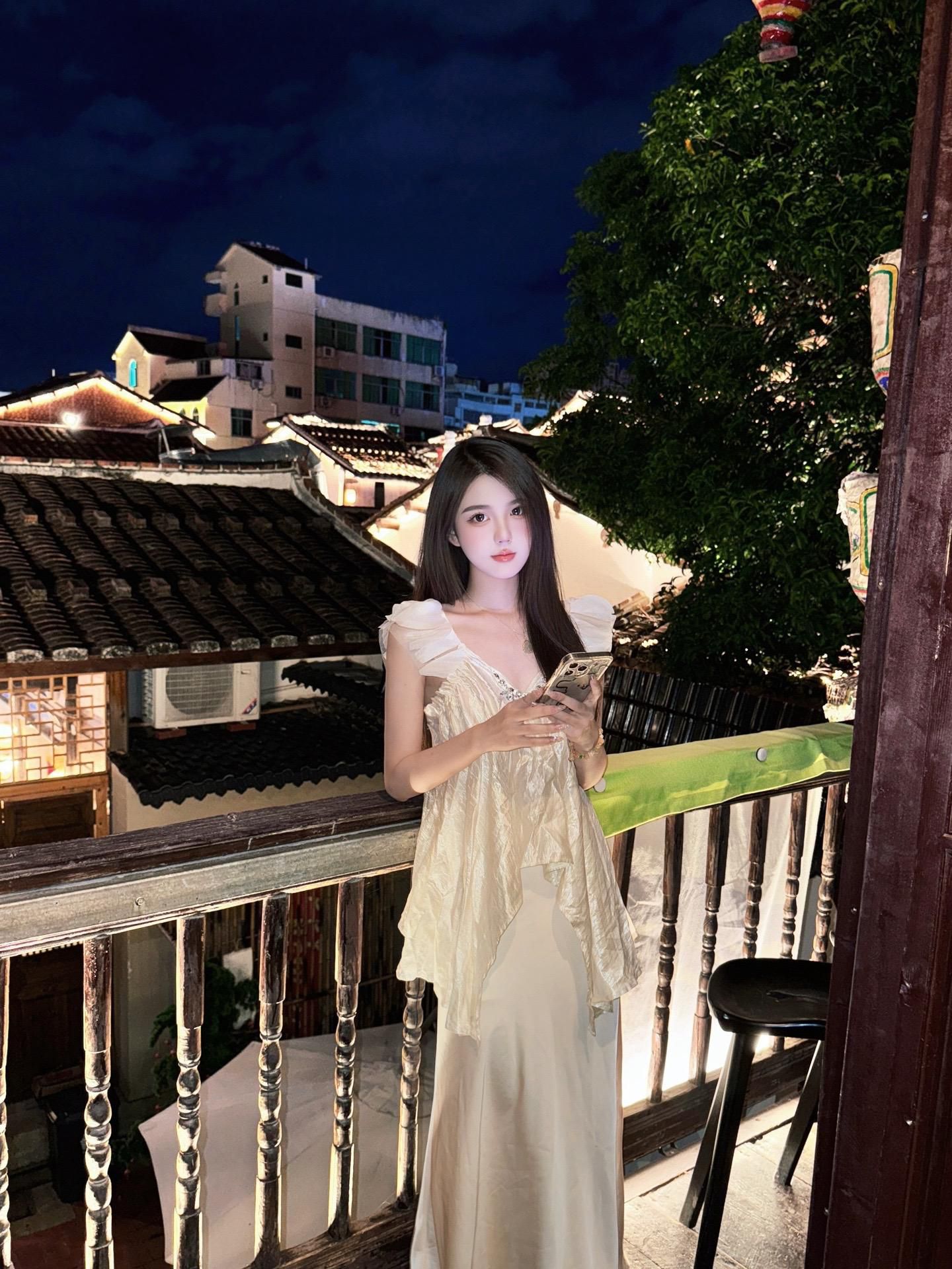 深圳大学兼职学妹文武双全能驾车善驭马