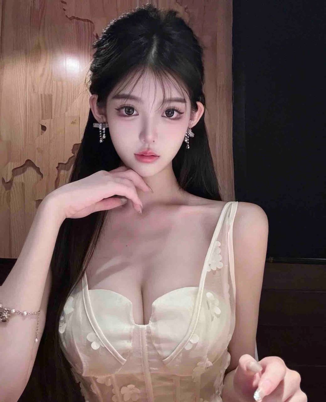 重庆高端外围 健身教练 蜜桃PP马甲线