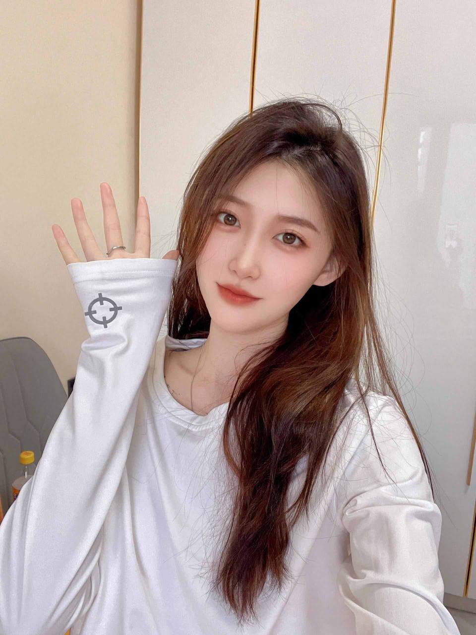 上海市卢湾区开朗的商场职员