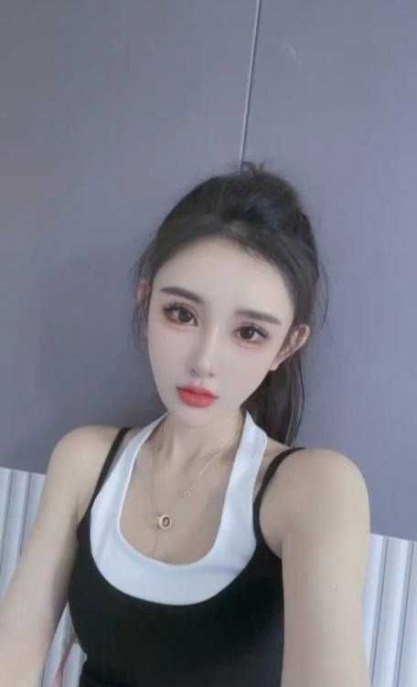 上海居家小骚货大酥胸妹