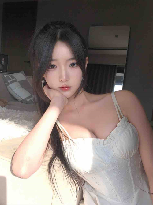 重庆清纯美女脸口活异常温柔