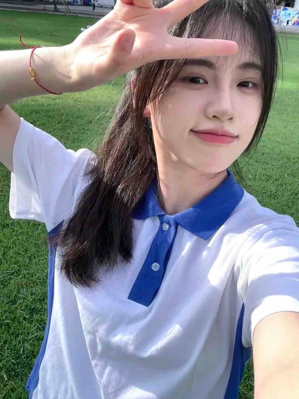 青岛刚出校的极品白虎小妹~