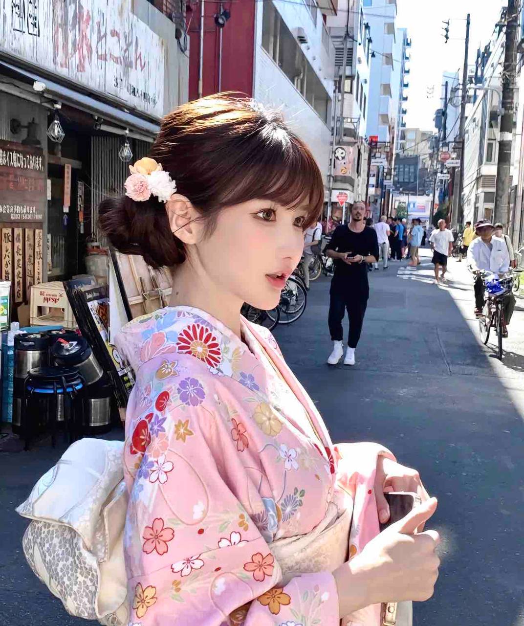 长沙身材颜值都挺好的小姐姐，腰很细，就是胸稍微有点小