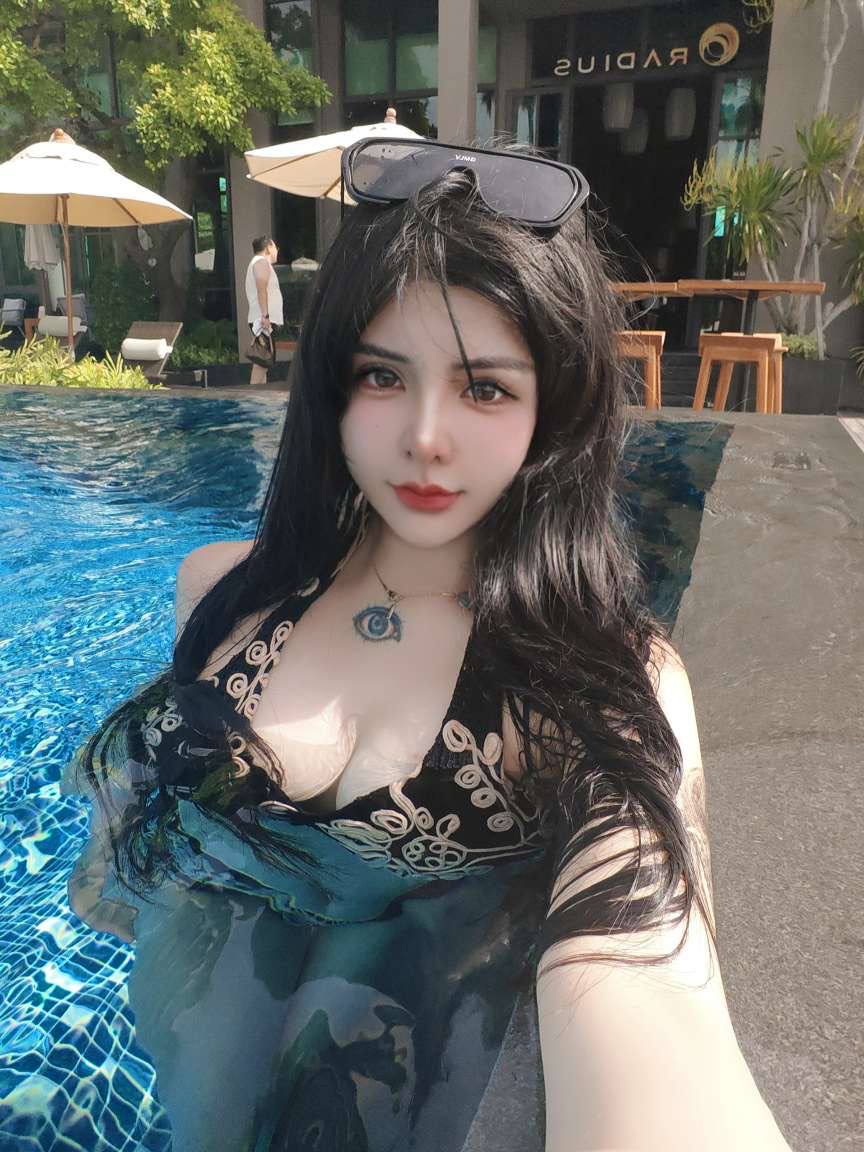 上海·知名黄播一姐卡戴珊沙漏身材