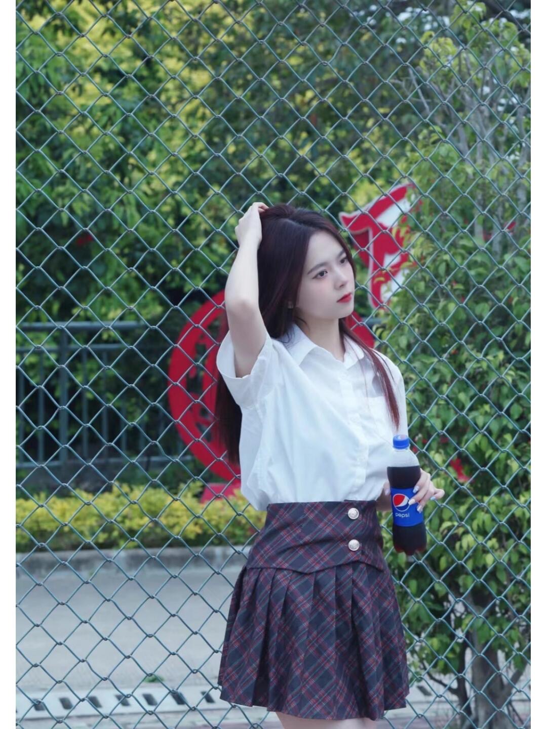 上海亲身体验白嫩小美女阴划中的天花板