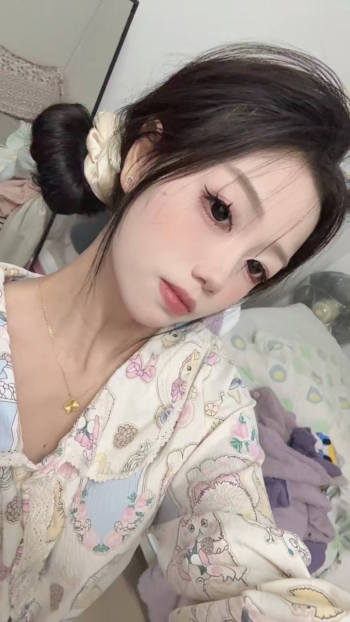 杭州刚出校的极品白虎小妹~