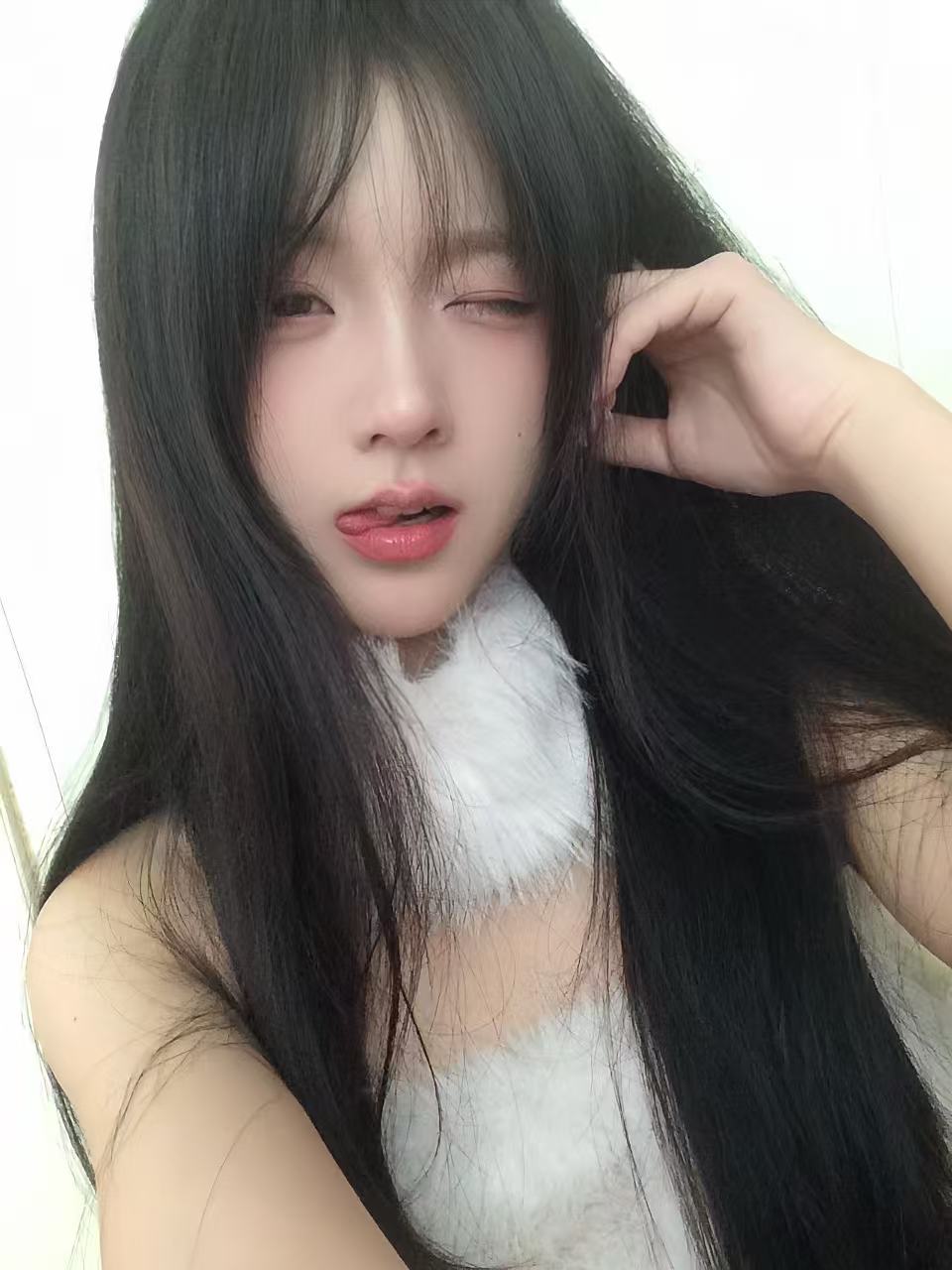 上海浦东妹妹白虎嫩逼刚下海