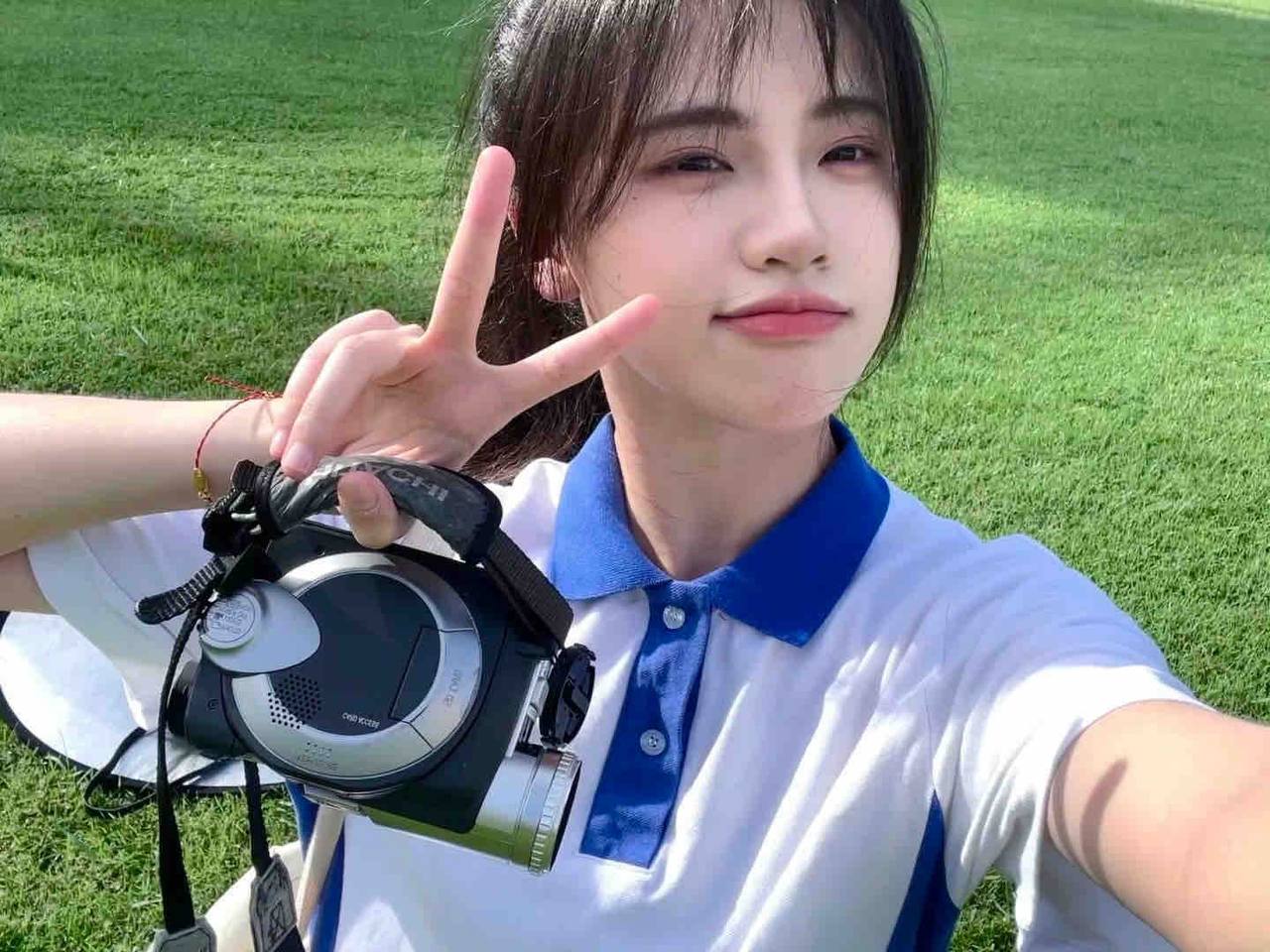 青岛刚出校的极品白虎小妹~