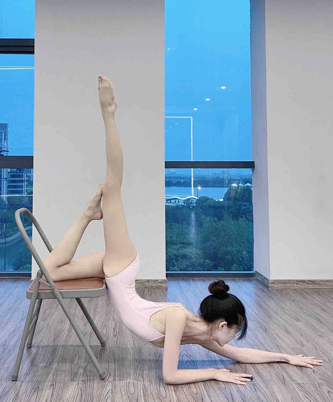 合肥一字马萝莉