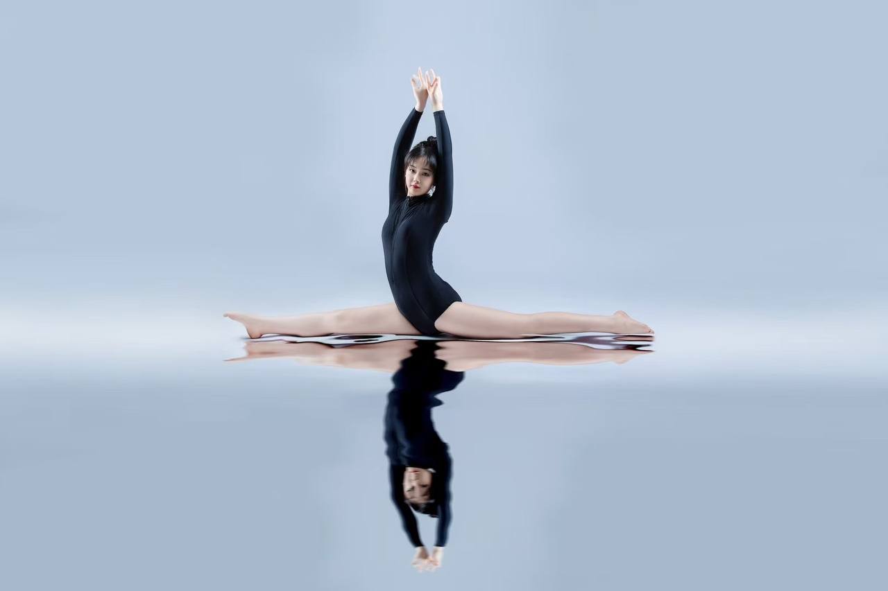 深圳会一字马 舞蹈功底 身体柔软无纹身