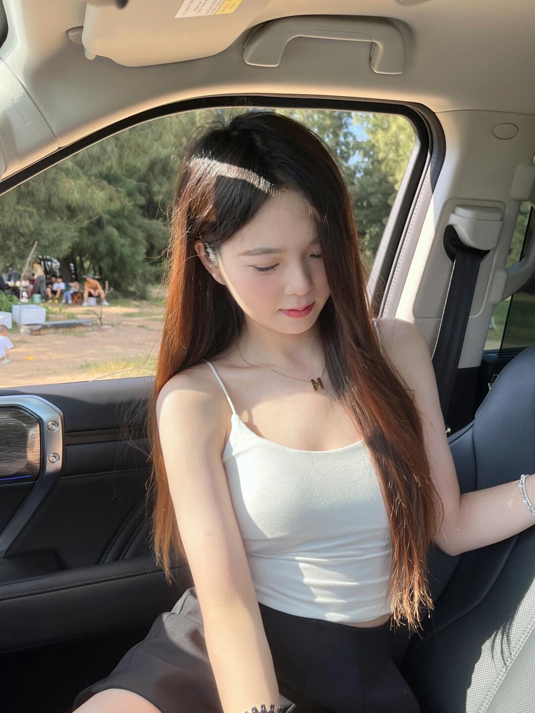 上海亲身体验白嫩小美女阴划中的天花板