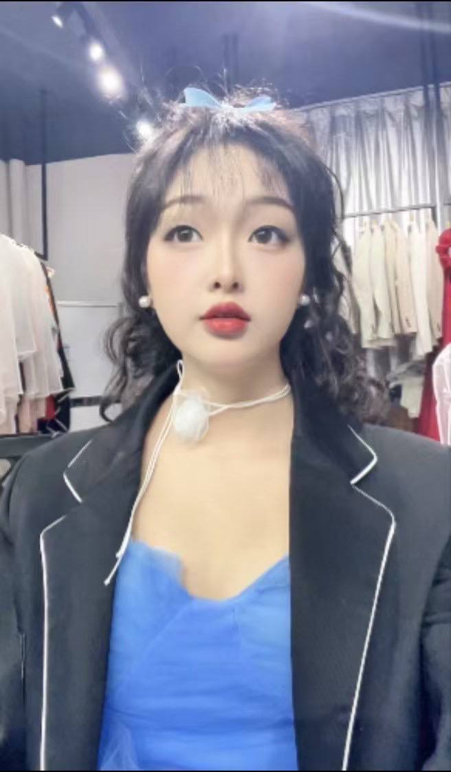 深圳会一字马 舞蹈功底 身体柔软无纹身