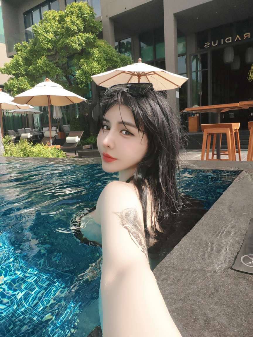 上海·知名黄播一姐卡戴珊沙漏身材