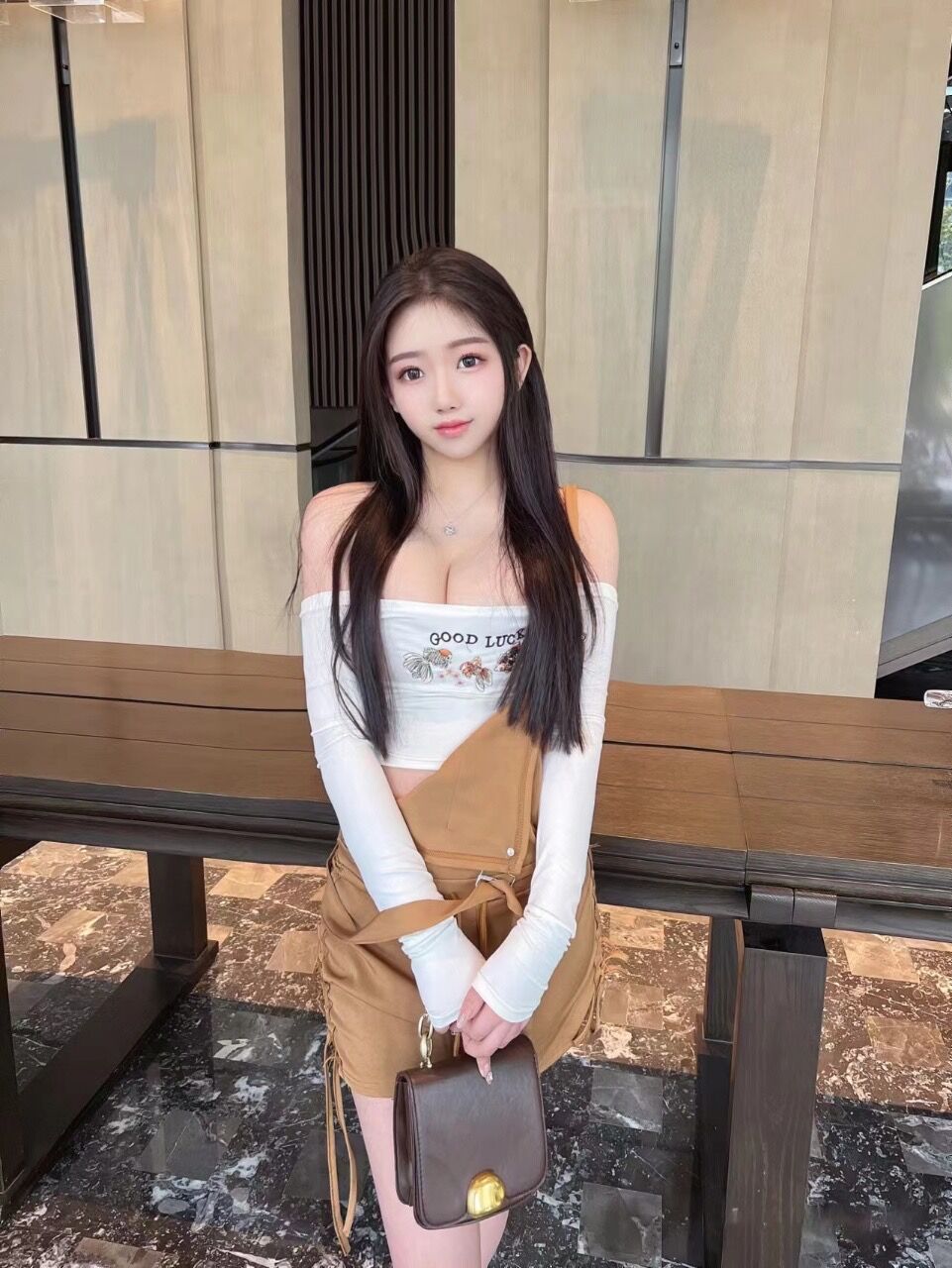 合肥市庐阳区体验御姐的翘臀最适合后入