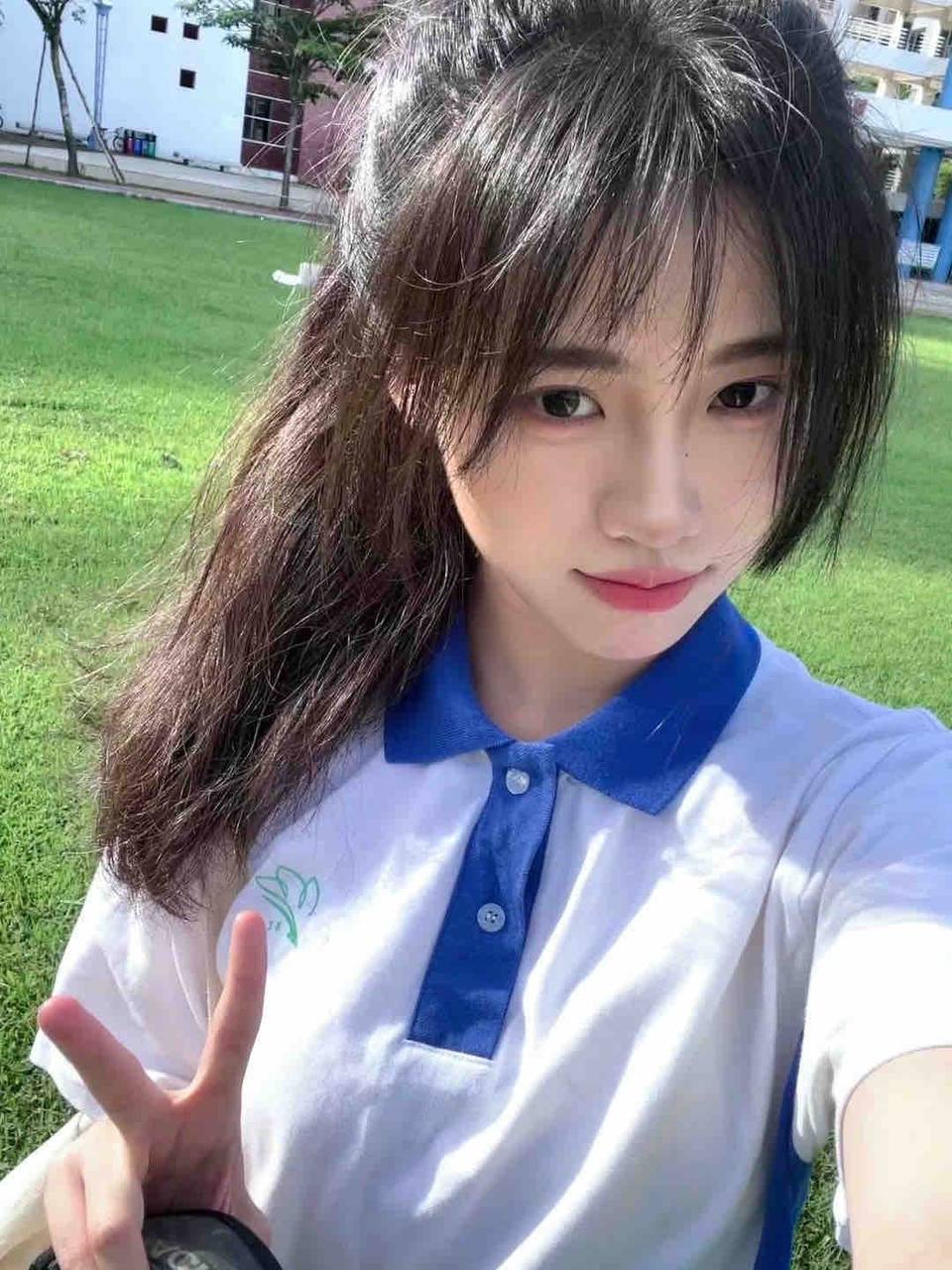 青岛刚出校的极品白虎小妹~