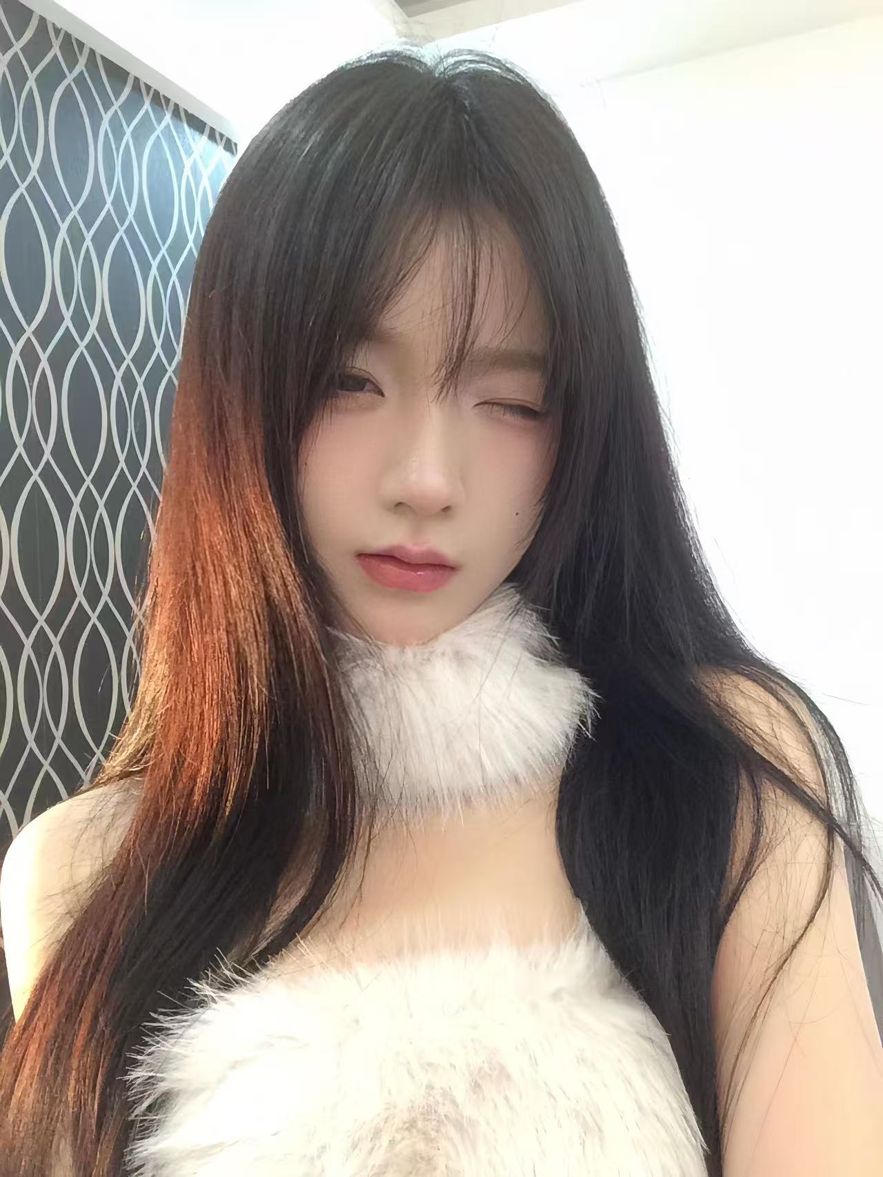 上海浦东妹妹白虎嫩逼刚下海