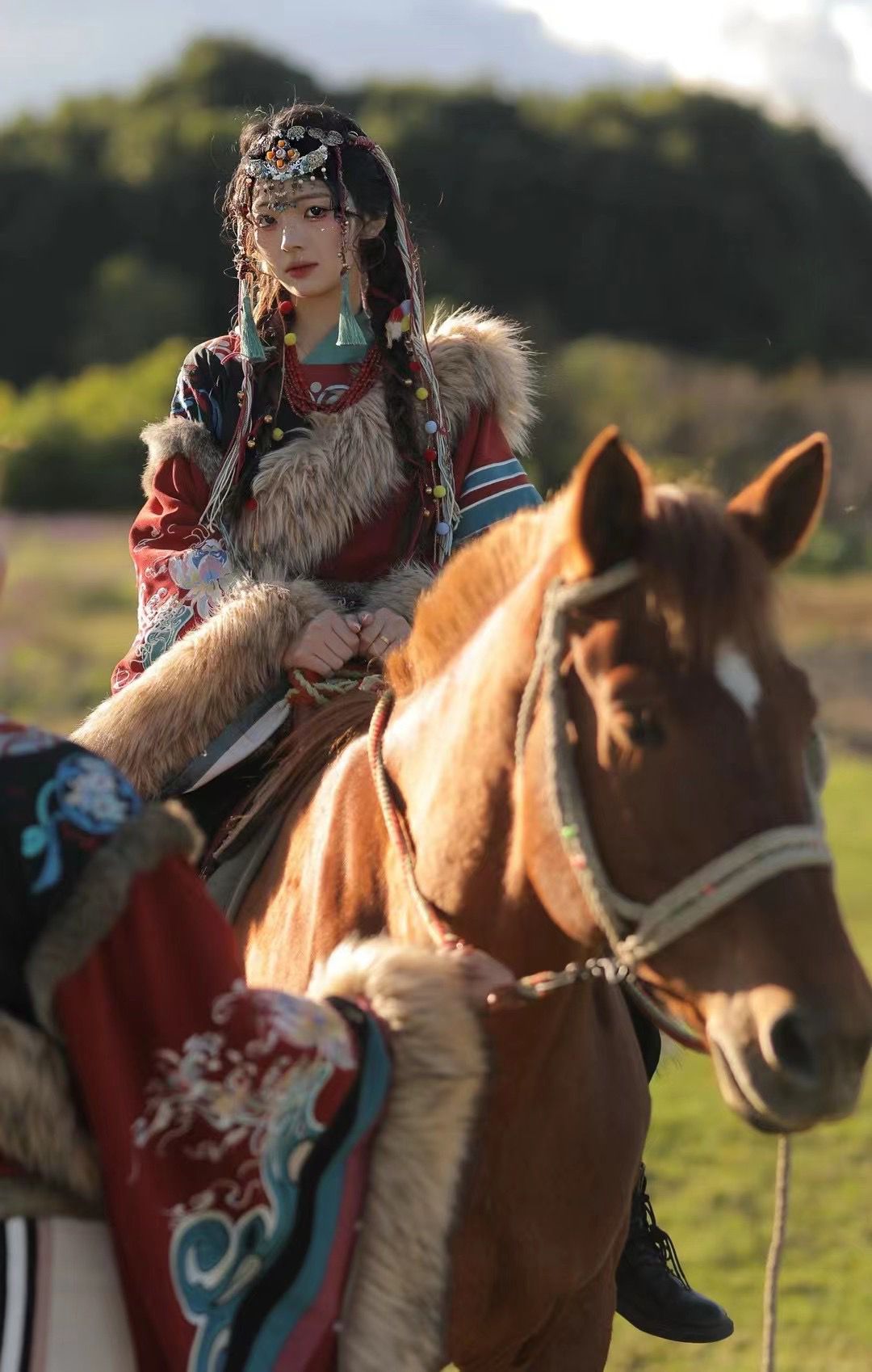 深圳大学兼职学妹文武双全能驾车善驭马