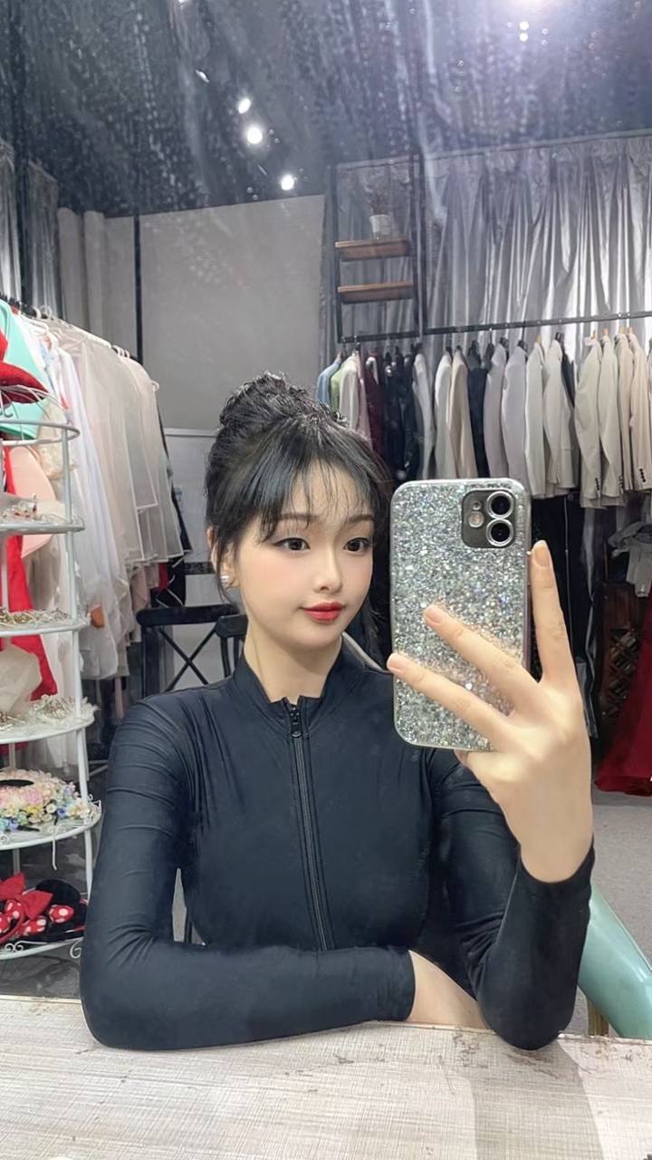 深圳会一字马 舞蹈功底 身体柔软无纹身