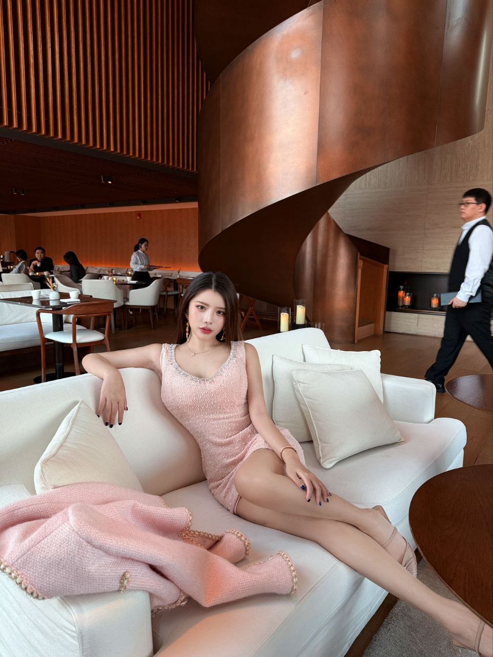 广州全身雪白！气质清纯，洋气网红类型