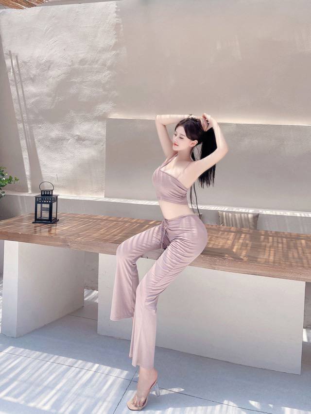 长沙妹子上下粉嫩，看起来像新开发的，什么姿势都配合，胸很软，牛奶肌肤，又白又嫩，嗲声嗲气，叫床声也是，叫的我心都酥了，年轻女孩玩起...