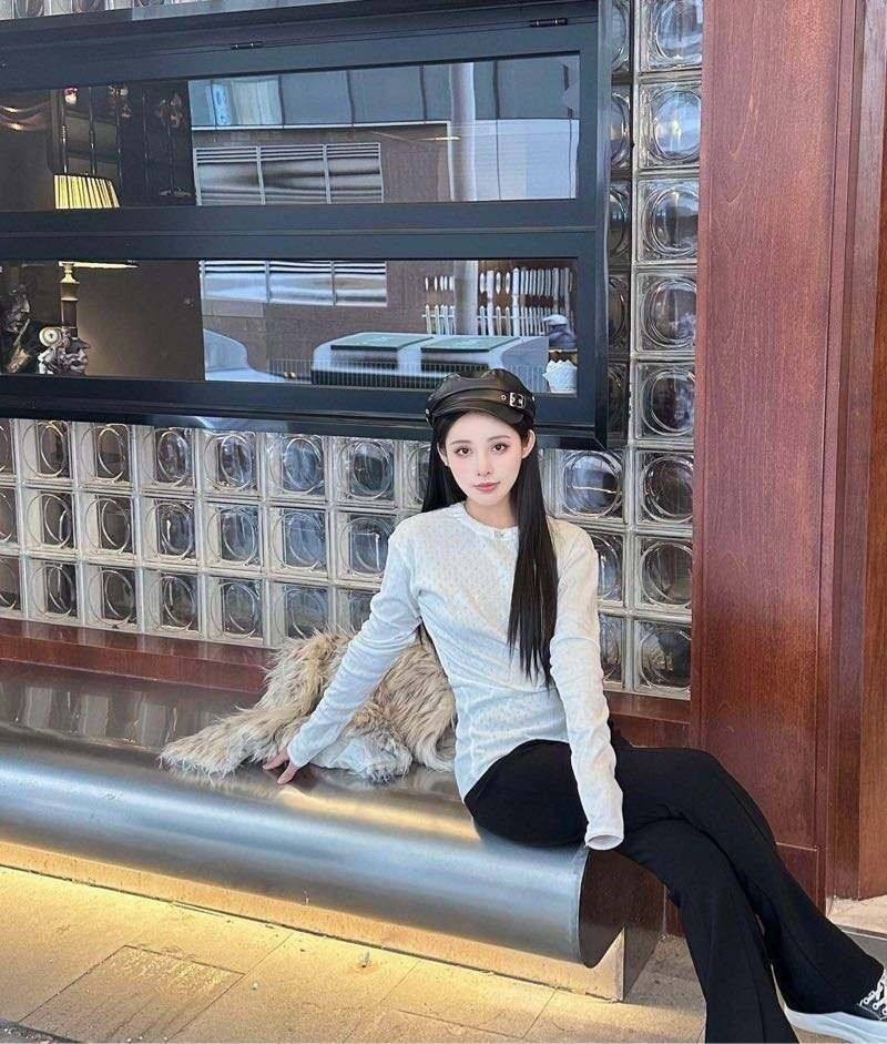 广州平面模特 道具服饰制服齐全 擅长各种角色扮演