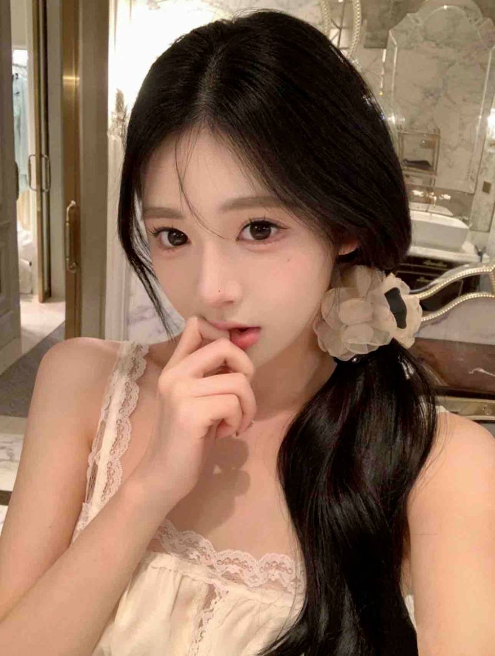 青岛极品小纯170   D 02 职业：学生       皮肤雪白灵气十足、清纯气质         举手投足间散发迷人温柔气息     JK 情趣 黑丝 白丝