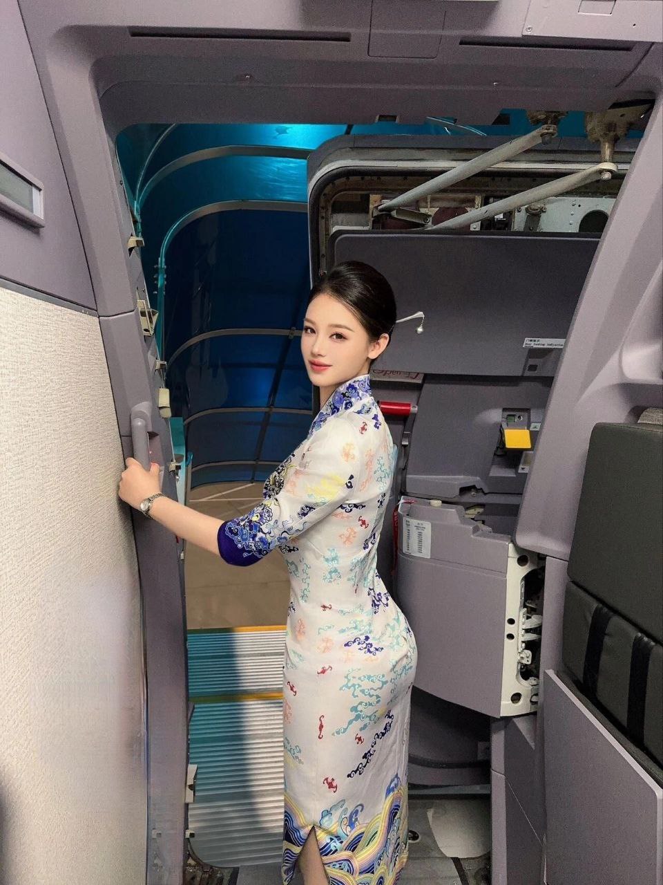 重庆可纯可御 极品在线海航空姐 q-集美全国高端外围 重庆可纯可御 极品在线海航空姐 q