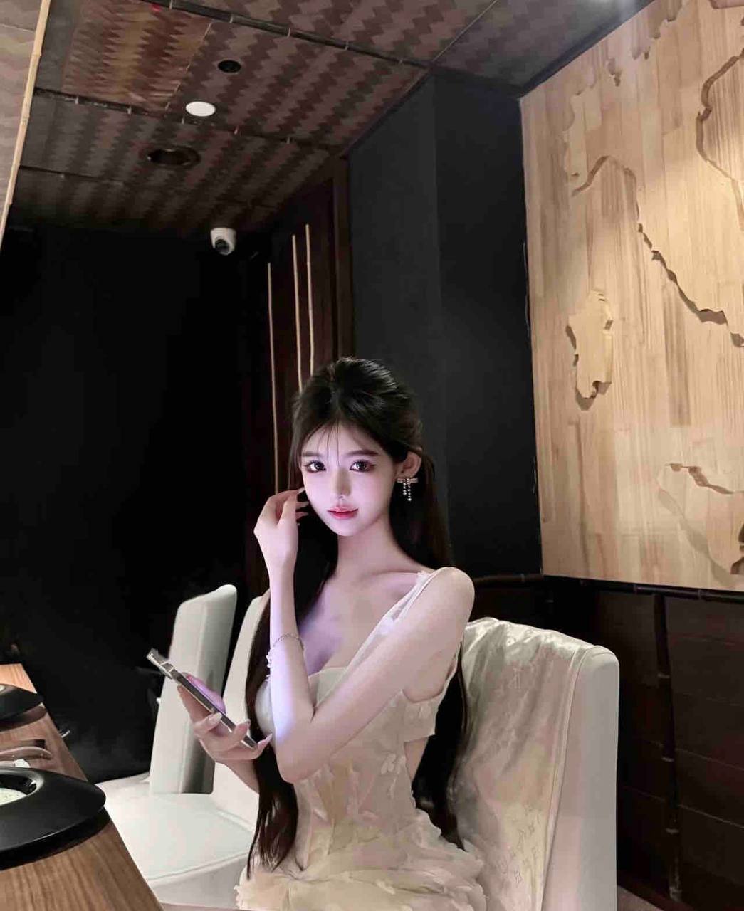 重庆高端外围 健身教练 蜜桃PP马甲线