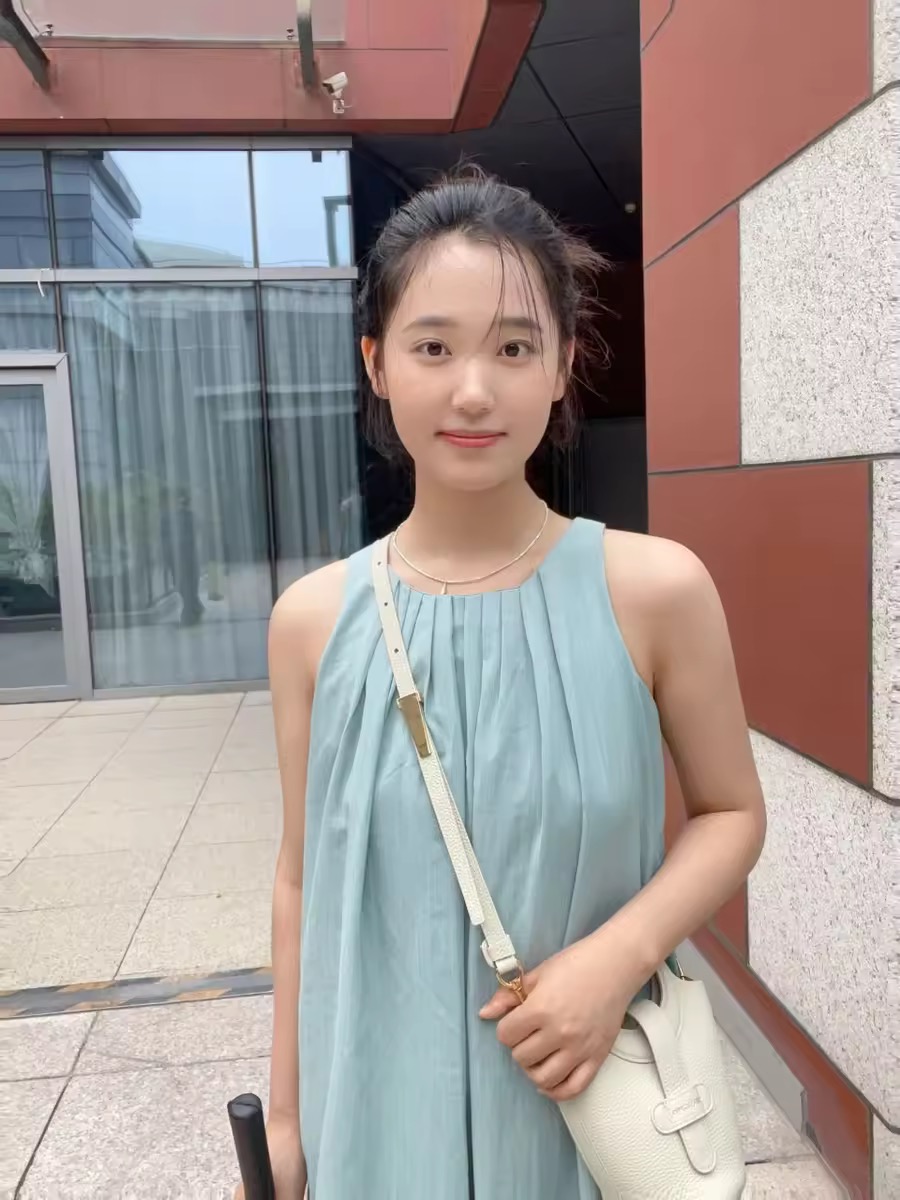 青岛阳光女孩甜蜜乖巧