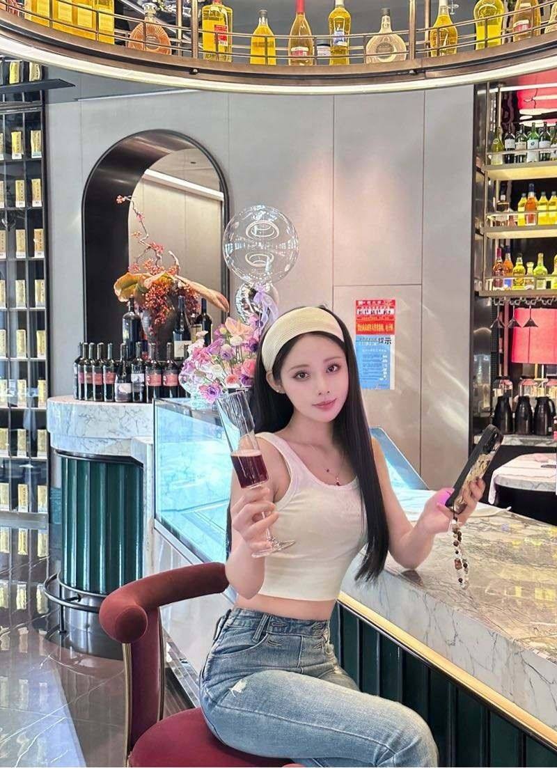 广州平面模特 道具服饰制服齐全 擅长各种角色扮演