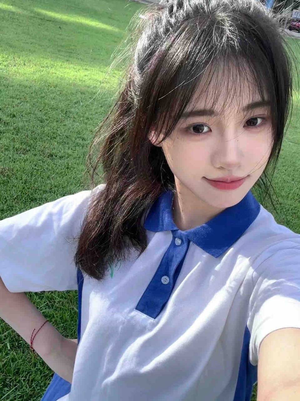 青岛刚出校的极品白虎小妹~