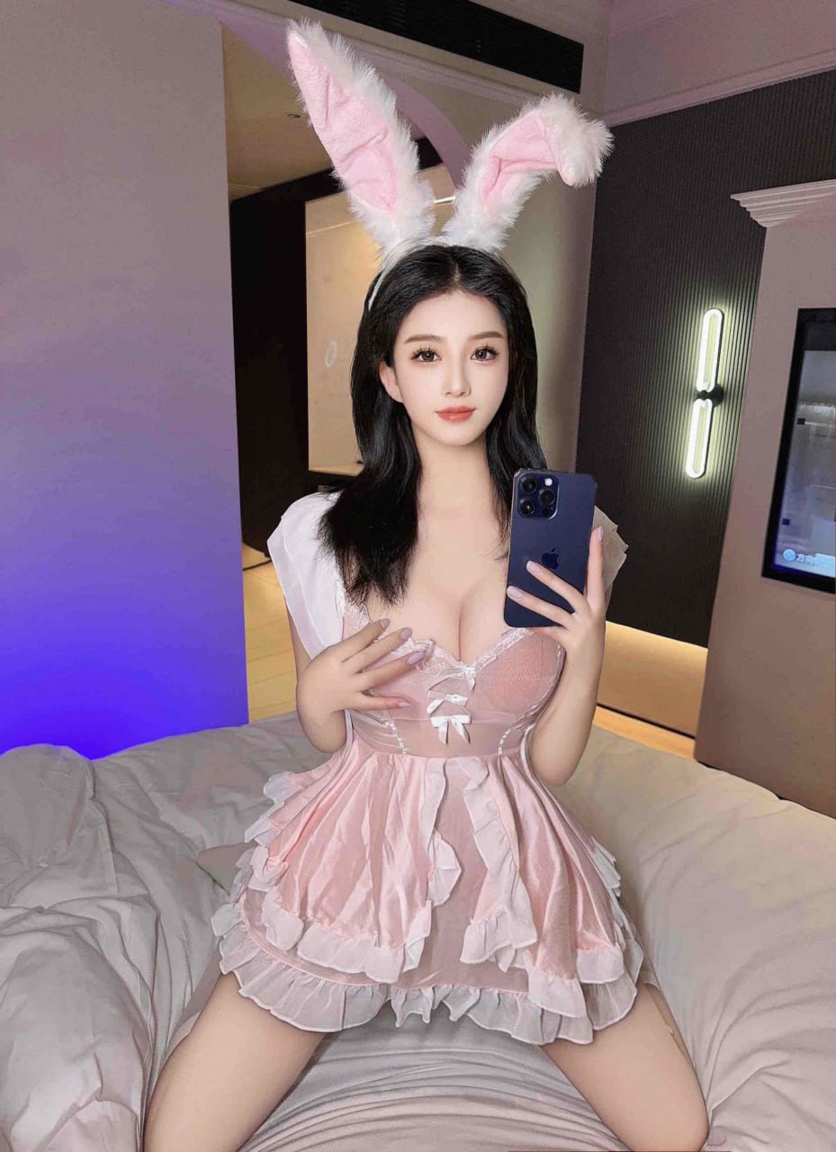 珠海市香洲区小妹制服太诱人了，粘液好多